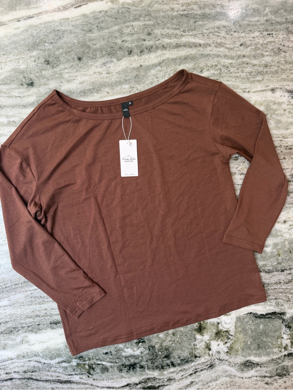 NWT Trendy Queen Women’s Long Sleeve Top in Warm Brown
Medium